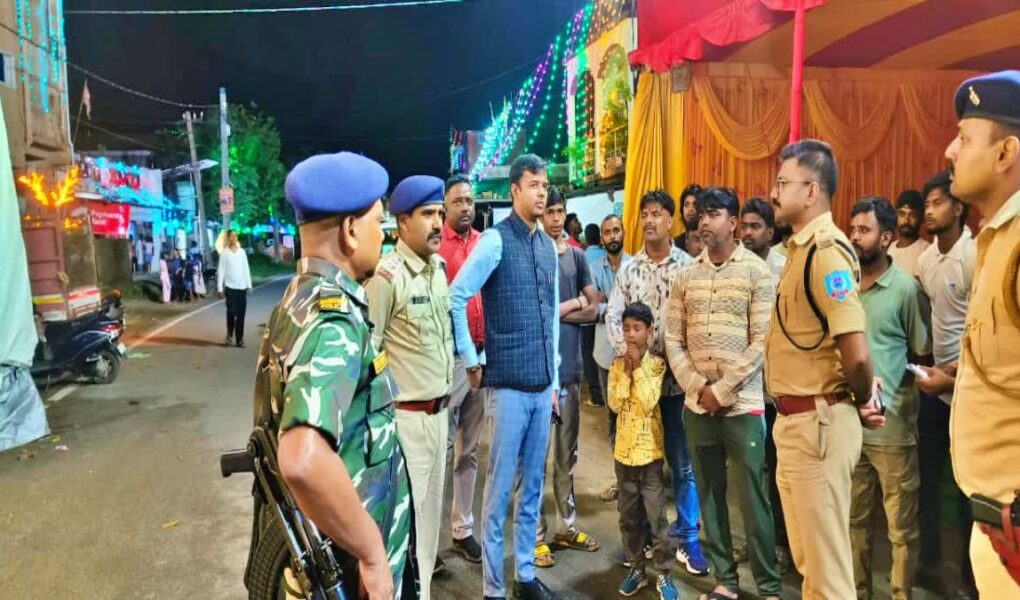 त्योहारी सीजन में बाजारों और महोत्सव स्थलों पर सुरक्षा के पुख्ता इंतजाम, पुलिस अलर्ट मोड में