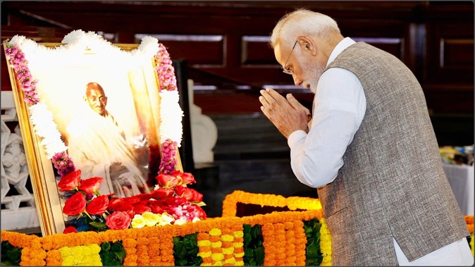 Death anniversary: महात्मा गांधी की 78वीं पुण्यतिथि आज, पीएम मोदी समेत इन नेताओं ने बापू को किया नमन