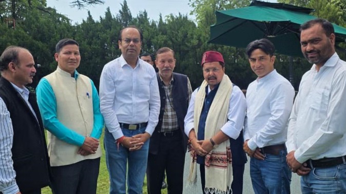 Mussoorie: भाजपा राष्ट्रीय अध्यक्ष नितिन नवीन ने कार्यकर्ताओं से की मुलकात, परिवार संग पहुंचे थे निजी दौरे पर