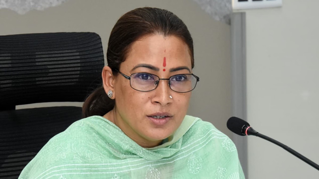 देहरादून: गिरधारी ने रेखा आर्या को चार कंपनियों से हटाया, दस्तावेजों की जांच में एसआईटी को मिली अहम जानकारी